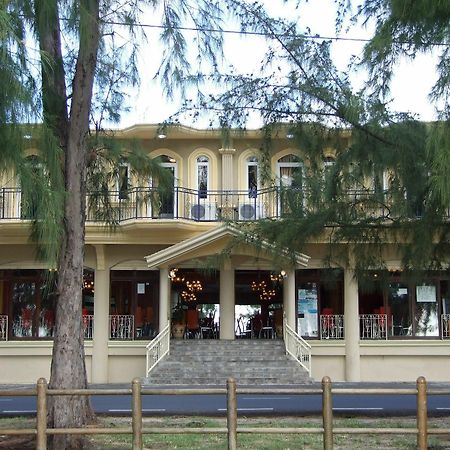 White Shell Lounge And Restaurant Hotel Flic en Flac Exterior photo