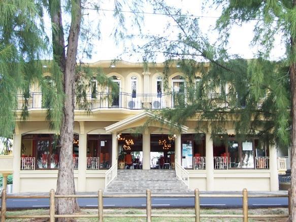White Shell Lounge And Restaurant Hotel Flic en Flac Exterior photo