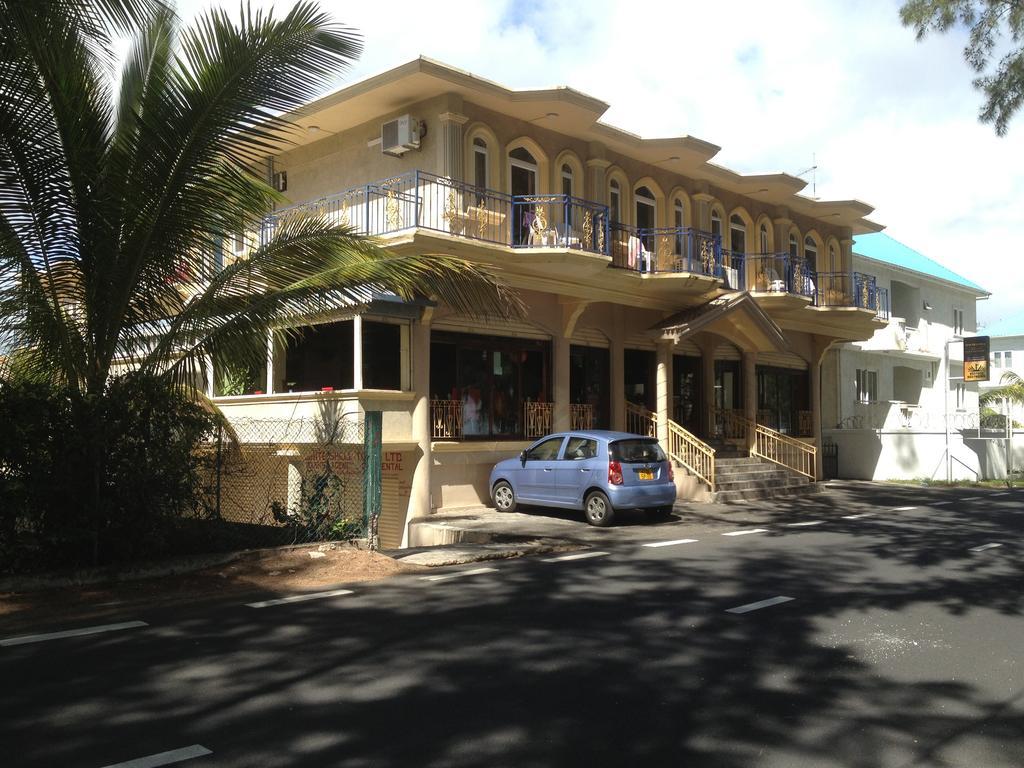 White Shell Lounge And Restaurant Hotel Flic en Flac Exterior photo