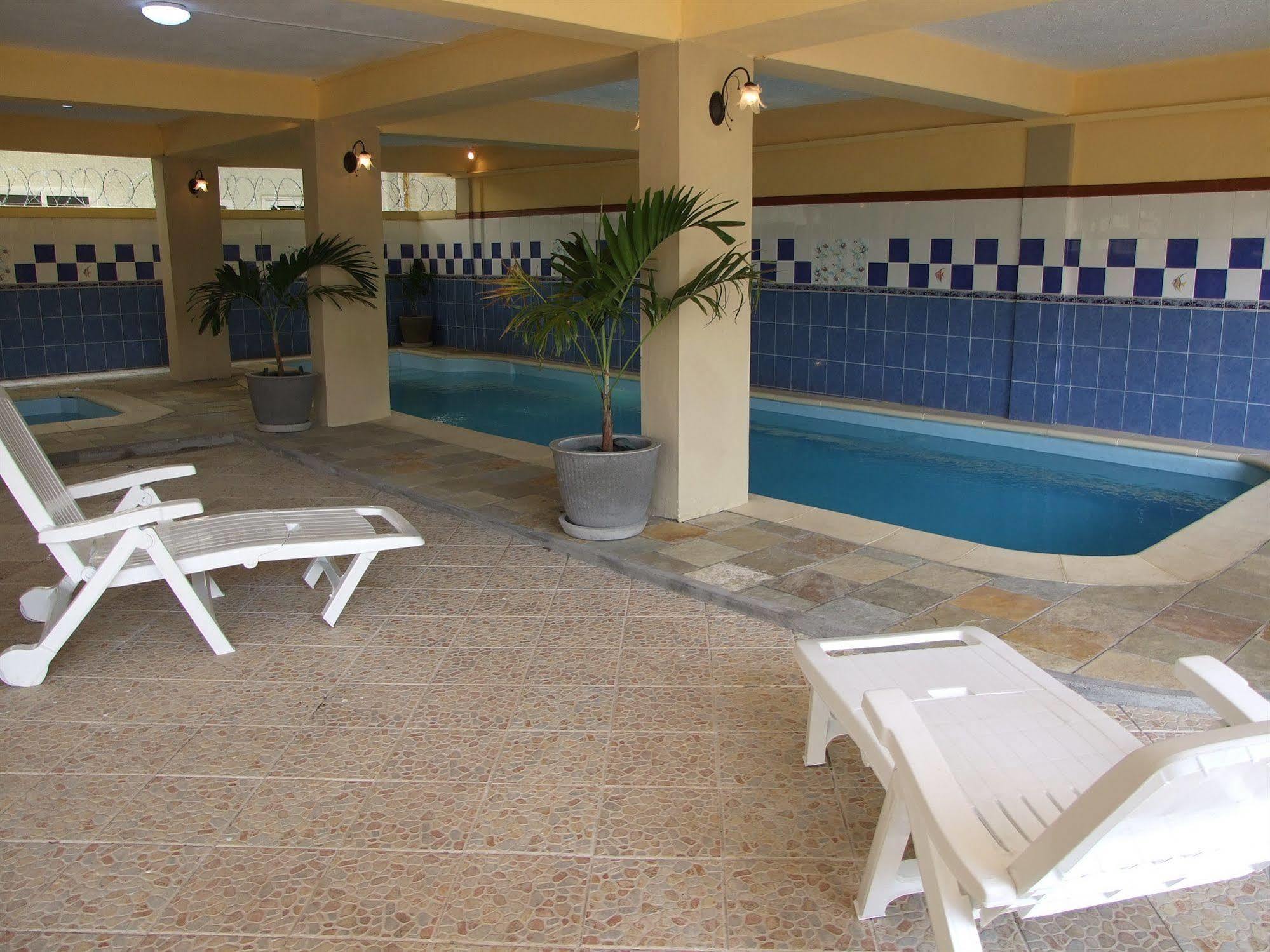 White Shell Lounge And Restaurant Hotel Flic en Flac Exterior photo